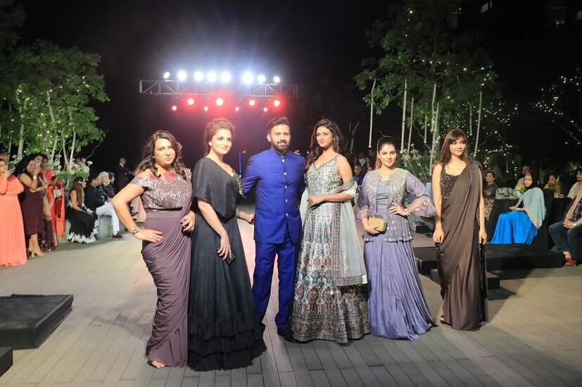 নিখিলের সঙ্গে পায়েল, তনুশ্রী, সৌরসেনীরাও গ্ল্যামারের ছটায় সম্মোহিত করলেন ইউভ এর কালেকশনে। পরমব্রত চট্টোপাধ্যায়, জুন মালিয়ারাও হাজির ছিলেন নিখিল_ নুসরতের নতুন প্রচেষ্টাকে স্বাগত জানাতে। 