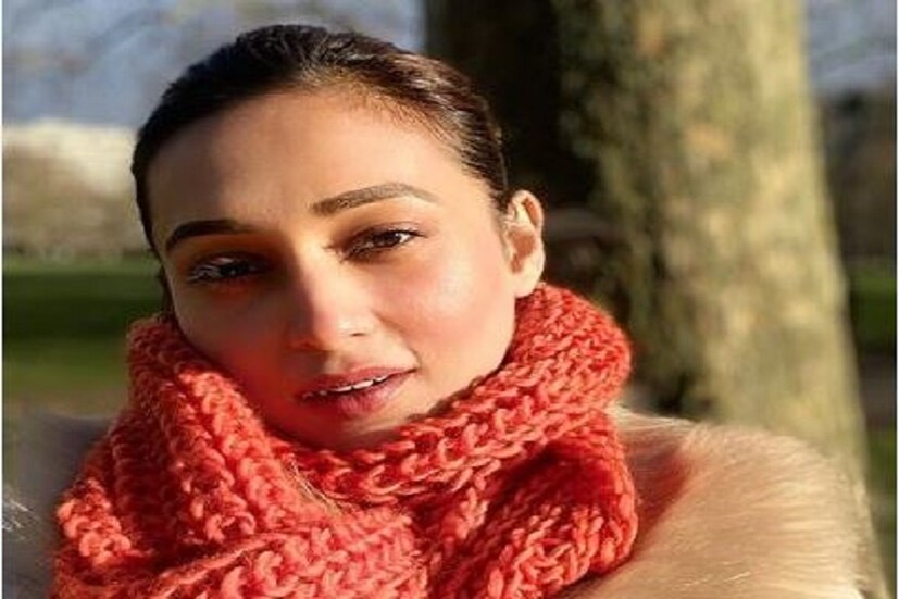 এভাবেই নাকি ভাল থাকা যায় ৷ হ্যাঁ, খোদ অভিনেত্রী-সাংসদ মিমি চক্রবর্তী এমনটাই বলছেন ৷ ভাল থাকাটা নাকি খুব একটা কঠিন কাজ নয় ৷ আর এটা নাকি খুব সহজ ৷ নিজের হাতেই রয়েছে এর থেরাপি ! 