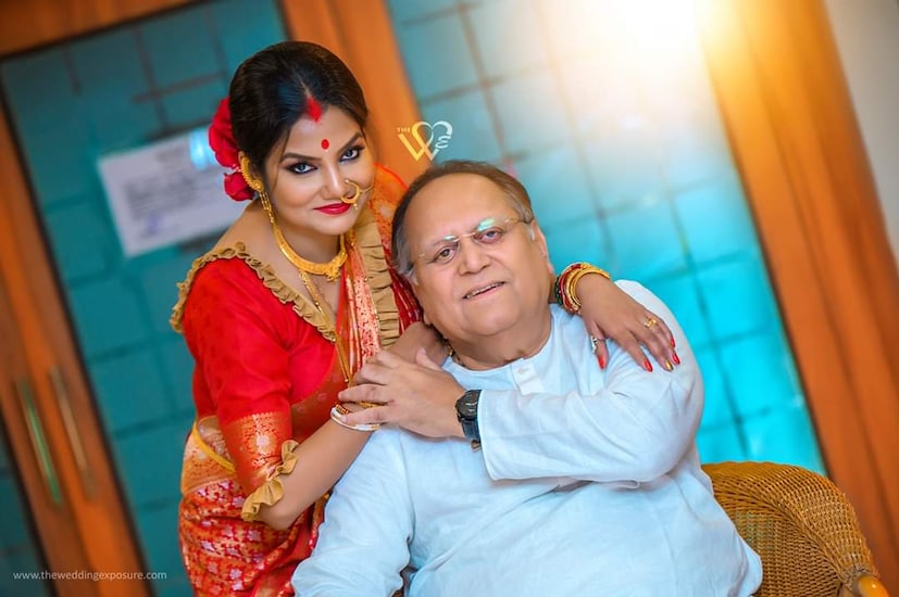 এবার সামনে এল দীপঙ্কর দে-দোলন রায়ের বিয়ের অফিসিয়াল ছবি ৷ যেখানে রঙিন মেজাজে ধরা দিলেন ৭৫-এর দীপঙ্কর ৷ 