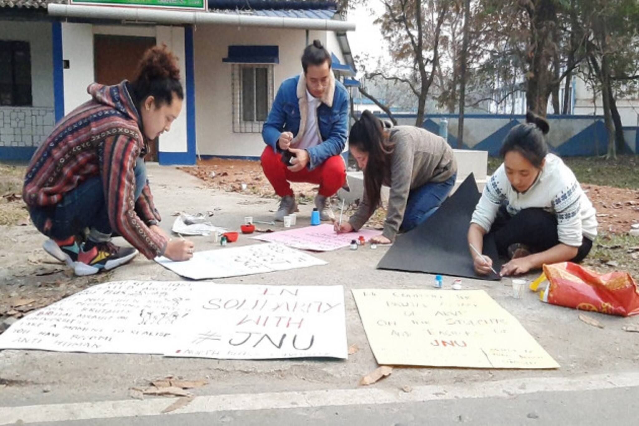 জেএনইউ'র পাশেই উত্তরবঙ্গ বিশ্ববিদ্যালয়ের সাধারণ পড়ুয়ারা