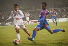 সহজ ম্যাচ কঠিন করে জিতে শীর্ষে মোহনবাগান