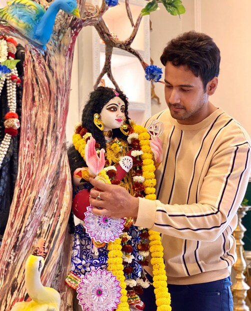 সরস্বতী পুজোয় মেতে উঠলেন যশ দাশগুপ্ত