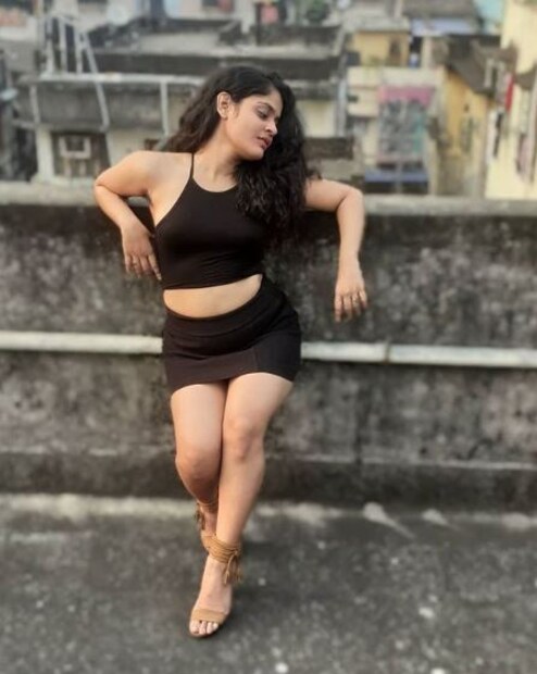 সম্প্রতি তাঁর ইনস্টাগ্রাম প্রোফাইলে তিথি আপলোড করেছেন দুরন্ত কিছু ছবি ৷ যা দেখে আপাতত ঘুম উড়েছে নেটিজেনদের ৷ 