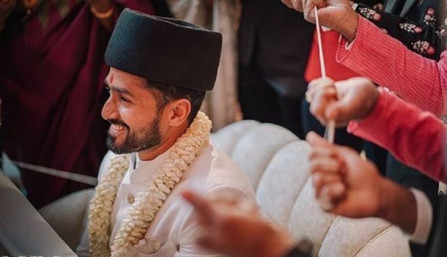 ভারতীয় ক্রিকেটে তিনিই দ্বিতীয় ক্রিকেটার যিনি ত্রিশতরান করেছিলেন ৷ উদয়পুরে জাঁকজমকপূর্ণ অনুষ্ঠানে বিয়ে সারলেন তারকা ক্রিকেটার ৷ Photo- Instagram ভারতীয় ক্রিকেটে তিনিই দ্বিতীয় ক্রিকেটার যিনি ত্রিশতরান করেছিলেন ৷ উদয়পুরে জাঁকজমকপূর্ণ অনুষ্ঠানে বিয়ে সারলেন তারকা ক্রিকেটার ৷ Photo- Instagram