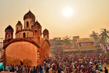 ধোঁয়ার পাশাপাশি ভারি গাড়ির চাপে কাঁপছে মন্দির !কেঁদুলির জয়দেব মন্দির আজ বিপন্ন