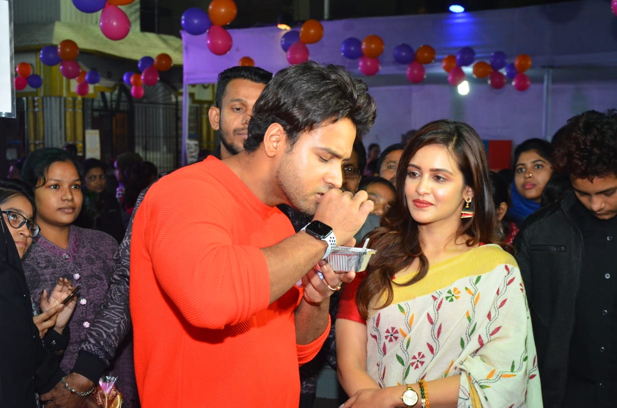 প্রিয়াঙ্কার আবার প্রিয় পাটিসাপটা ও দুধ পুলি। সেই সঙ্গে গুরের বানানো যে কোনো কিছুই তার খুব পছন্দের। প্রিয়াঙ্কার আবার প্রিয় পাটিসাপটা ও দুধ পুলি। সেই সঙ্গে গুরের বানানো যে কোনো কিছুই তার খুব পছন্দের।