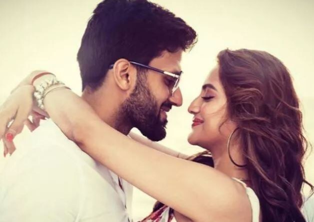 তবে কেরিয়ারের শুরু থেকেই সব সময়ই খবরের শিরোনামে থাকতেন নুসরত ৷ একের পর এক ছবি ৷ বোল্ড ফটোশ্যুট কিংবা নায়িকার বিন্দাসপনা নজর কেড়েছে সবার ৷ তবে কেরিয়ারের শুরু থেকেই সব সময়ই খবরের শিরোনামে থাকতেন নুসরত ৷ একের পর এক ছবি ৷ বোল্ড ফটোশ্যুট কিংবা নায়িকার বিন্দাসপনা নজর কেড়েছে সবার ৷