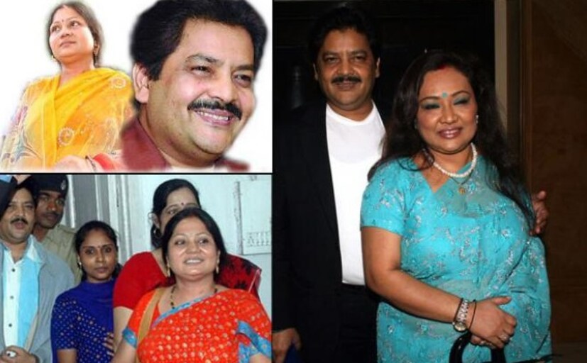 • উদিত নারায়ণ-দীপা: প্রথমা স্ত্রী রঞ্জনার সঙ্গে ডিভোর্স না হতেই দীপার সঙ্গে গাঁটছড়া বেঁধেছিলেন উদিত নারায়ণ ৷ কিন্তু রঞ্জনা আইনি লড়াইয়ে নামেন ৷ শেষ পর্যন্ত গ্রেফতারির সম্ভাবনা দেখা দেওয়ায় রঞ্জনার সঙ্গে বিষয়টি মিটিয়ে নেওয়ার সিদ্ধান্ত নেন উদিত ৷ রঞ্জনাকে প্রথম স্ত্রীর মর্যাদা ও তাঁর অধিকার ফিরিয়ে দেন তিনি ৷ অন্যদিকে, দীপাকেও তাঁর প্রাপ্য অধিকার দিয়ে দুই স্ত্রীকে নিয়েই পথ চলার সিদ্ধান্ত নেন ৷