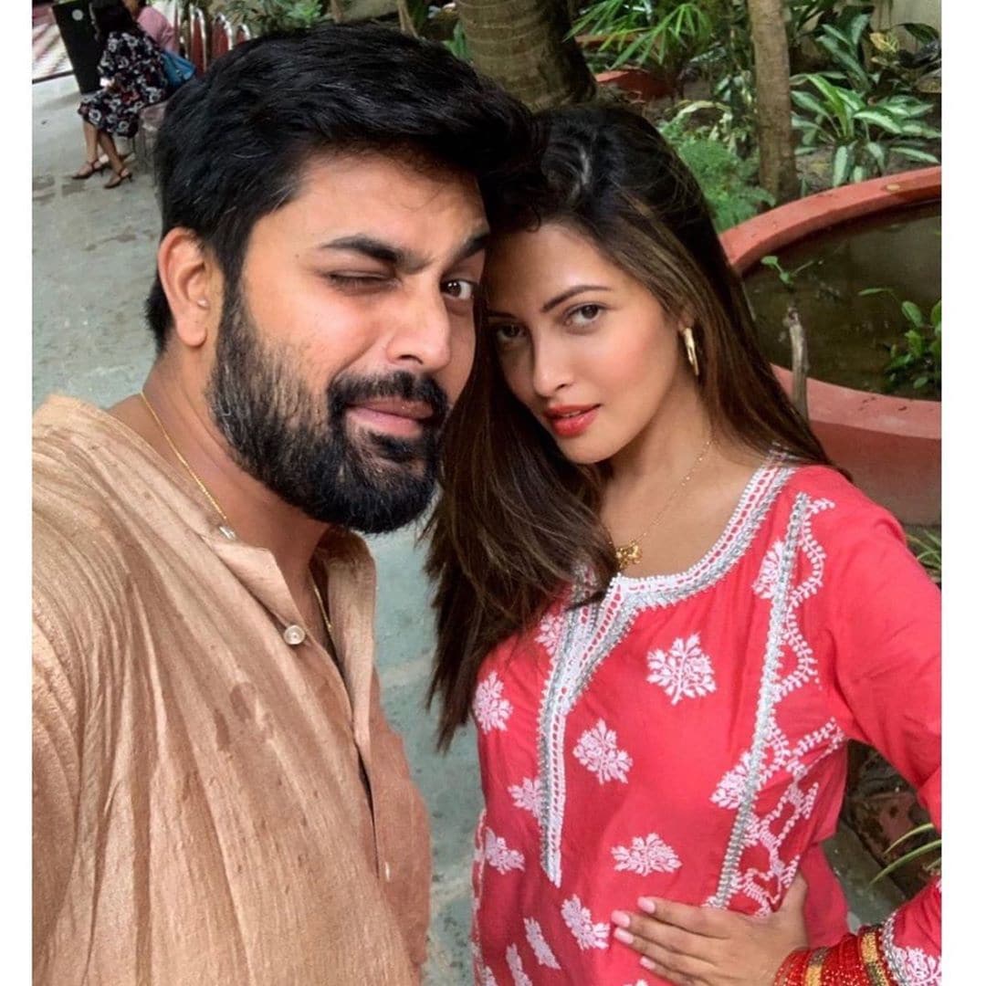• বছর তিনেক আগে শিবম তিওয়ারিকে বিয়ে করেছেন রিয়া ৷ এখন তিনি চুটিয়ে সংসার করছেন ৷ ছবি: ইনস্টাগ্রাম ৷ • বছর তিনেক আগে শিবম তিওয়ারিকে বিয়ে করেছেন রিয়া ৷ এখন তিনি চুটিয়ে সংসার করছেন ৷ ছবি: ইনস্টাগ্রাম ৷