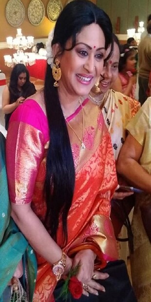 বিয়ের বাড়ি আলোকিত করেছেন বাংলা টেলিভিশনের শ্রীময়ী ইন্দ্রাণী হালদার ৷ ছবি সৌজন্যে ফেসবুক ৷ 