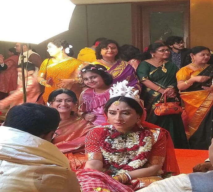 বিয়ের বিশেষ মুহূর্তে ইন্দ্রাণী হালদার ৷ জমজমাট মাঘ মাসের বিয়েবাড়ি ৷ ছবি সৌজন্যে ফেসবুক ৷ 