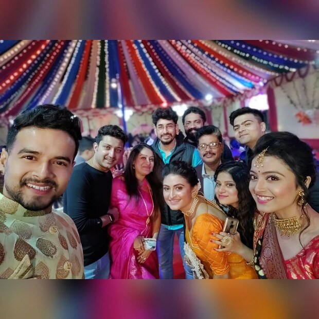হলুদ শাড়িতে তোলপাড় করেছেন বিয়েবাড়ি ৷ ছবি সৌজন্যে প্রিয়ম চক্রবর্তীর ফেসবুক অ্যাকাউন্ট ৷ 