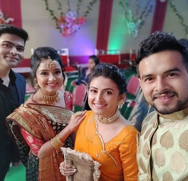জমজমাট বিয়েবাড়ির মুহূর্তগুলি থেমেই থাকুক, তাতে ক্ষতি কী ? ছবি সৌজন্যে প্রিয়ম চক্রবর্তীর ফেসবুক অ্যাকাউন্ট ৷ 