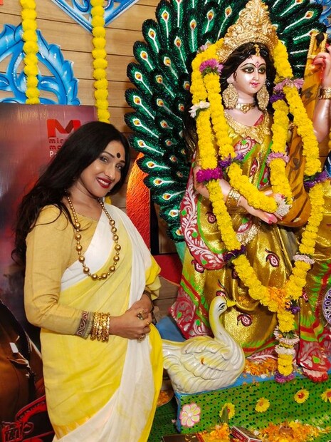 ফুল-প্রদীপ-প্রসাদে বিদ্যাদেবীর আরাধনা ৷ সঙ্গে ভোগ তো ছিলই ৷
