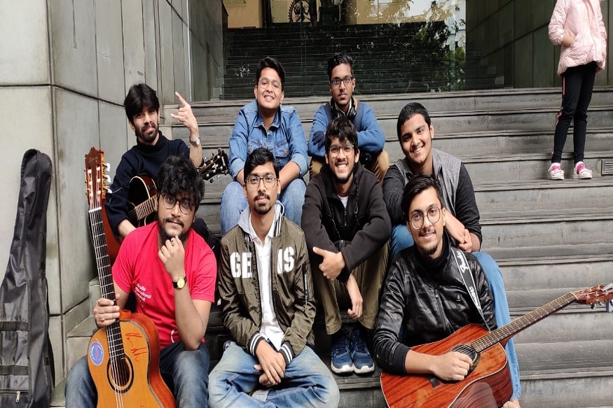গানের অনুষ্ঠান তো অনেকই দেখেছেন। এবার কলকাতার বুকেই অনুষ্ঠিত হল অভিনব এক মিউজিক্যাল ফেস্টিভ্যাল-- স্ট্রিট মিউজিক ফেস্টিভ্যাল। গানের অনুষ্ঠান তো অনেকই দেখেছেন। এবার কলকাতার বুকেই অনুষ্ঠিত হল অভিনব এক মিউজিক্যাল ফেস্টিভ্যাল-- স্ট্রিট মিউজিক ফেস্টিভ্যাল।