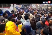 NRC আতঙ্কে আধার কার্ড সংশোধনের হিড়িক মালদহে, ভিড়ের চাপে অসুস্থ একাধিক NRC আতঙ্কে আধার কার্ড সংশোধনের হিড়িক মালদহে, ভিড়ের চাপে অসুস্থ একাধিক