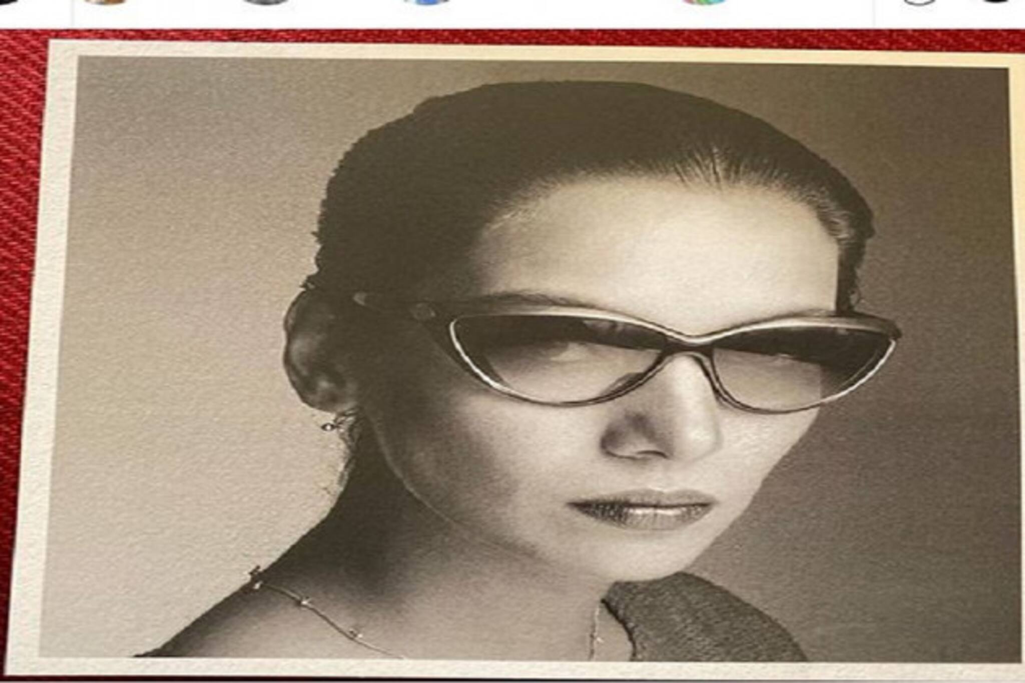 নিজের উল্টো ছবি পোস্ট করে মেয়ে জোয়ার কাছে নতুন কি শিখলেন শাবানা আজমি