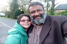 চূর্ণীকে প্রকাশ্য চুম্বন জানালেন পরিচালক কৌশিক গাঙ্গুলি !