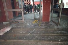 অবশেষে JNU-র ক্যাম্পাসে ঢুকল পুলিশ, ২৩ জন আহত ছাত্রছাত্রীকে ভর্তি করা হল হাসপাতা