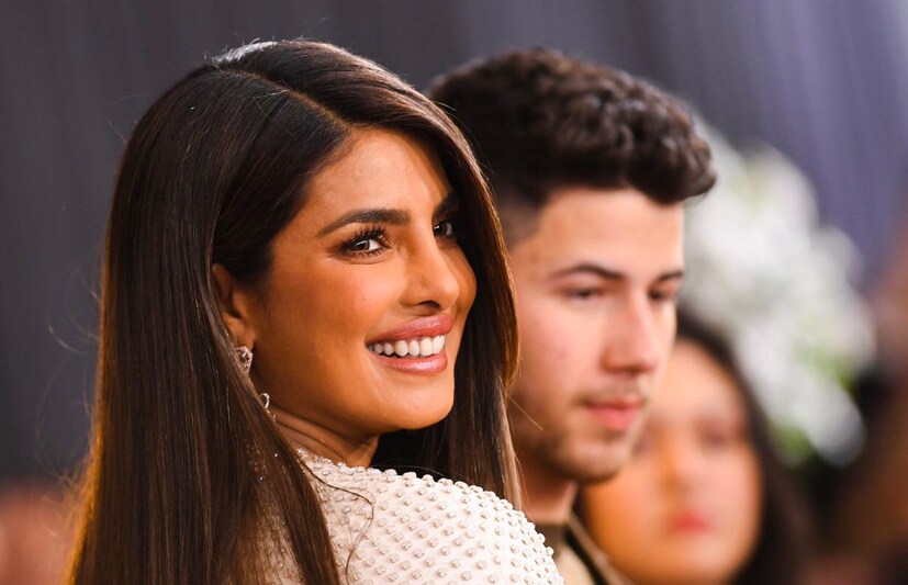 • ২০২০ সালের গ্র্যামি মিউজিক অ্যাওয়ার্ডের মঞ্চের সমস্ত লাইম লাইট নিজের দিকে ঘুরিয়ে নিয়েছিলেন অবলীনায় ৷ তার পিছনে একমাত্র কারণ ছিল ডিজাইনার রাল্ফ অ্যান্ড রুসোর ডিজাইন করা একটি সাদা গাউন ৷