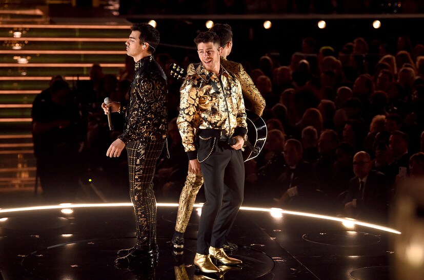 • এর মধ্যেই বিতর্ক শুরু হল নিক জোনাসের দাঁত নিয়ে ৷