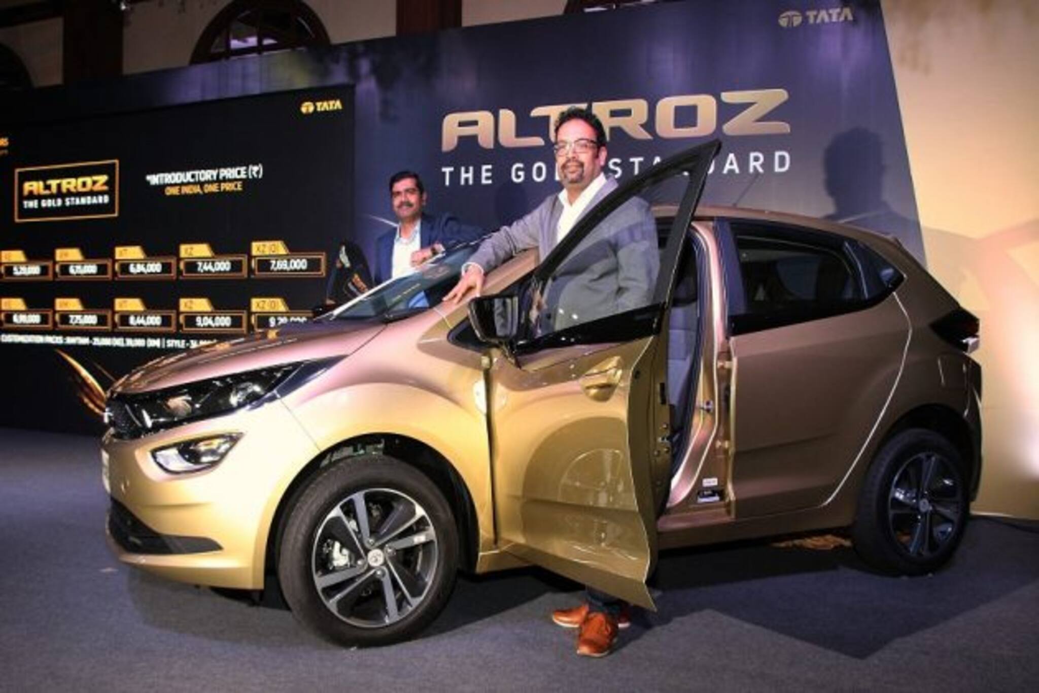 বাজারে এল TATA-র প্রিমিয়াম হ্যাচব্যাক গাড়ি Altroz,দাম শুরু ৫.২৯ লক্ষ টাকা থেকে