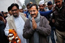 'গ্যারান্টি কার্ড' হাতে মনোনয়ন জমা দিচ্ছেন কেজরিওয়াল