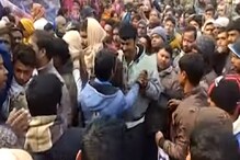 CAA-আতঙ্ক! আধার সংশোধনের লাইনে বিশৃঙ্খলা সামলাতে পুলিশ, দেখুন CAA-আতঙ্ক! আধার সংশোধনের লাইনে বিশৃঙ্খলা সামলাতে পুলিশ, দেখুন