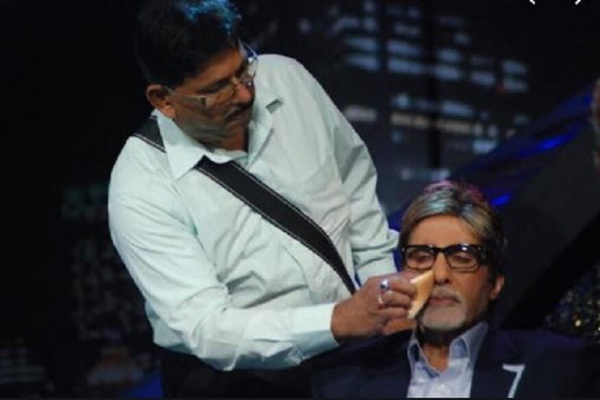 মেকআপ ম্যান ছাড়া অভিনেতারা কখনও শ্যুটিং স্পটে যান না৷ বিগ বি-এর এতগুলো বছরের কেরিয়ারে তাই দীপক তাঁর এক প্রকার ছায়াসঙ্গী৷ মেকআপ ম্যান ছাড়া অভিনেতারা কখনও শ্যুটিং স্পটে যান না৷ বিগ বি-এর এতগুলো বছরের কেরিয়ারে তাই দীপক তাঁর এক প্রকার ছায়াসঙ্গী৷