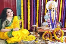 রাতজেগে আলপনা, সকালে হলুদ শাড়িতে বাগদেবীর আরাধনায় অপরাজিতা আঢ্য রাতজেগে আলপনা, সকালে হলুদ শাড়িতে বাগদেবীর আরাধনায় অপরাজিতা আঢ্য