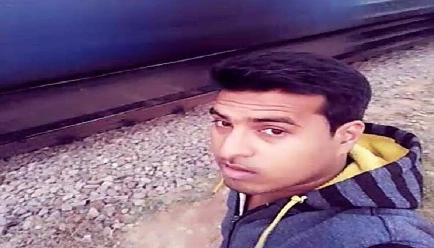 নিহতের ওয়ালেট থেকে তাঁর পরিচয় উদ্ধার করা গেছে ৷ তদন্ত নেমে পুলিশ জানতে পেরেছে নিয়ালি ব্লকের কান্তিয়ালার বাসিন্দা ৷ তিনি বেসরকারি সংস্থায় কাজ করতেন রাউসাপাতানায় ৷ নিহতের ওয়ালেট থেকে তাঁর পরিচয় উদ্ধার করা গেছে ৷ তদন্ত নেমে পুলিশ জানতে পেরেছে নিয়ালি ব্লকের কান্তিয়ালার বাসিন্দা ৷ তিনি বেসরকারি সংস্থায় কাজ করতেন রাউসাপাতানায় ৷