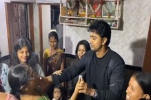 মায়ের জন্মদিন পালন করতে গিয়ে মায়ের কাছে প্রচণ্ড ধমক খেলেন দেব! ভাইরাল ভিডিও মায়ের জন্মদিন পালন করতে গিয়ে মায়ের কাছে প্রচণ্ড ধমক খেলেন দেব! ভাইরাল ভিডিও