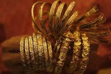 সুখবর! বছরের প্রথম দিনে এক ধাক্কায় অনেকটা দাম কমল সোনার.... সুখবর! বছরের প্রথম দিনে এক ধাক্কায় অনেকটা দাম কমল সোনার....