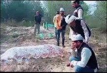 নাগরিকত্বের প্রমাণ জোগাড়ে দল বেঁধে কবরস্থানে হাজির কংগ্রেস নেতা ! ভাইরাল ভিডিও