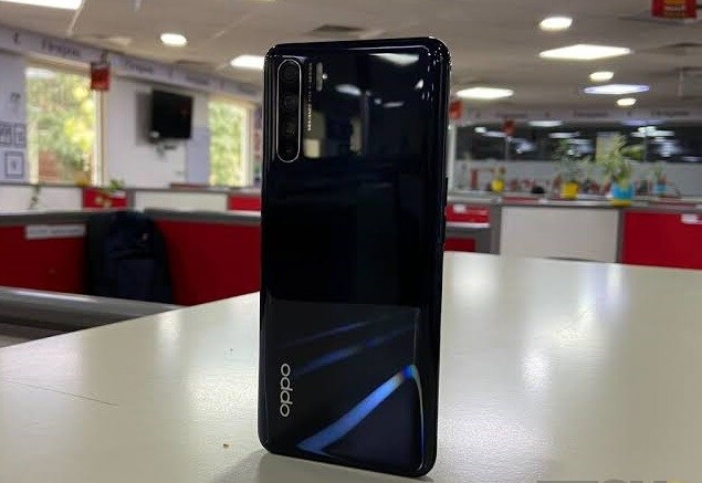 Oppo F15-এর প্রাইমারি ক্যামেরা হল ৪৮ মেগাপিক্সেল ৷ এবং ফ্রন্ট ক্যামেরা ১৬ মেগাপিক্সেল ৷ মোট চারটি রেয়ার ক্যামেরা থাকছে এই ফোনে ৷ যার মধ্যে একটি ১১৯ ডিগ্রি আল্ট্রা ওয়াইড অ্যাঙ্গেল লেন্স ৷ যার মাধ্যমে খুব সহজেই পুরো ফ্রেমে একটা কোনও বড় বিষয়বস্তুকে ক্যাপচার করা সম্ভব হবে ৷ Oppo F15-এর প্রাইমারি ক্যামেরা হল ৪৮ মেগাপিক্সেল ৷ এবং ফ্রন্ট ক্যামেরা ১৬ মেগাপিক্সেল ৷ মোট চারটি রেয়ার ক্যামেরা থাকছে এই ফোনে ৷ যার মধ্যে একটি ১১৯ ডিগ্রি আল্ট্রা ওয়াইড অ্যাঙ্গেল লেন্স ৷ যার মাধ্যমে খুব সহজেই পুরো ফ্রেমে একটা কোনও বড় বিষয়বস্তুকে ক্যাপচার করা সম্ভব হবে ৷