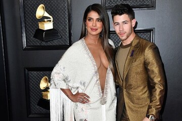 প্রায় উন্মুক্ত বক্ষযুগল, নাভিতে বসানো হিরে..গ্র্যামির মঞ্চ কাঁপালেন প্রিয়াঙ্কা প্রায় উন্মুক্ত বক্ষযুগল, নাভিতে বসানো হিরে..গ্র্যামির মঞ্চ কাঁপালেন প্রিয়াঙ্কা