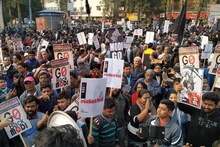 কলকাতায় প্রধানমন্ত্রী, শহরজুড়ে গো ব্যাক স্লোগান, কালো পতাকা, দেখিয়ে বিক্ষোভ