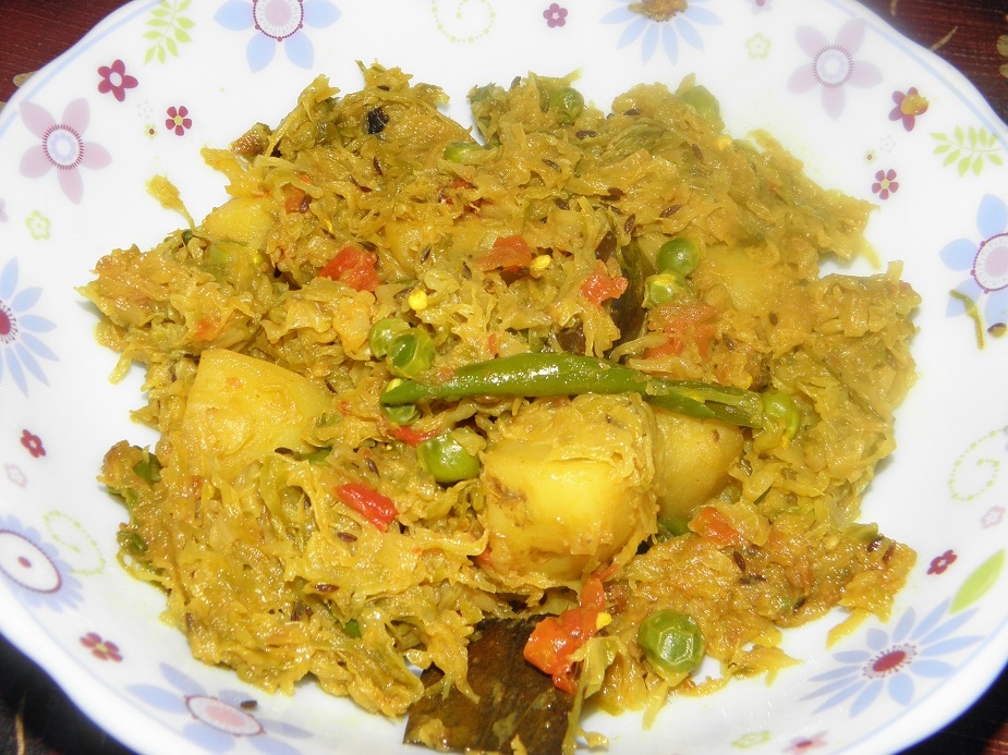 লিফ ক্যাবেজ খালি চোখে দেখা যায় না! তবে রান্নার আগে বাঁধাকপি ভাল করে সেদ্ধ করলে কৃমি মরে যায় অনেকসময়ে। এই জাতীয় কৃমির জন্ম জন্তুদের মলে। বৃষ্টির সময় সেখান থেকে মাটিতে পৌঁছায় কৃমির দল! তারপর বাসা বাঁধে সবজিতে! লিফ ক্যাবেজ খালি চোখে দেখা যায় না! তবে রান্নার আগে বাঁধাকপি ভাল করে সেদ্ধ করলে কৃমি মরে যায় অনেকসময়ে। এই জাতীয় কৃমির জন্ম জন্তুদের মলে। বৃষ্টির সময় সেখান থেকে মাটিতে পৌঁছায় কৃমির দল! তারপর বাসা বাঁধে সবজিতে!