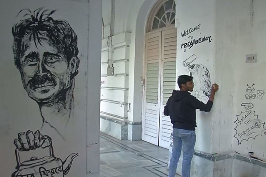 শুক্রবার ঐতিহ্যমন্ডিত প্রেসিডেন্সি সাক্ষী থাকলো এক অভূতপূর্ব অভিজ্ঞতার।প্রেসিডেন্সির পরটিকো র সামনের সিঁড়ি,যা বহু প্রতিবাদ,প্রতিরোধ,বিক্ষোভের সাক্ষী,সেখানকার সিঁড়ি রং করে রাতজেগে ছাত্ররা আজাদী গ্রাফিত্তি করলেন।শুধু সিঁড়ি কেনো,অন্য আরও বিভিন্ন জায়গা তেও নানা ধরণের গ্রাফিত্তি। শুক্রবার ঐতিহ্যমন্ডিত প্রেসিডেন্সি সাক্ষী থাকলো এক অভূতপূর্ব অভিজ্ঞতার।প্রেসিডেন্সির পরটিকো র সামনের সিঁড়ি,যা বহু প্রতিবাদ,প্রতিরোধ,বিক্ষোভের সাক্ষী,সেখানকার সিঁড়ি রং করে রাতজেগে ছাত্ররা আজাদী গ্রাফিত্তি করলেন।শুধু সিঁড়ি কেনো,অন্য আরও বিভিন্ন জায়গা তেও নানা ধরণের গ্রাফিত্তি।