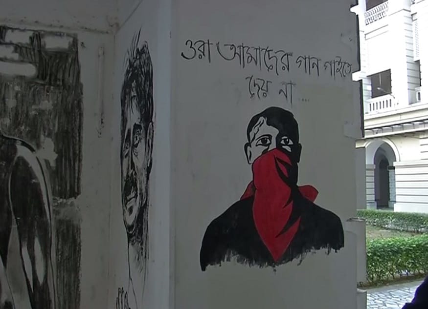 তারপর থেকে যাদবপুর,প্রেসিডেন্সি,দিল্লি,জে এন ইউ সহ নানা কলেজ,বিশ্ববিদ্যালয় এ এই আজাদী স্লোগান ছাত্র যুবদের কাছে তুমুল জনপ্রিয় হয়ে ওঠে। তারপর থেকে যাদবপুর,প্রেসিডেন্সি,দিল্লি,জে এন ইউ সহ নানা কলেজ,বিশ্ববিদ্যালয় এ এই আজাদী স্লোগান ছাত্র যুবদের কাছে তুমুল জনপ্রিয় হয়ে ওঠে।