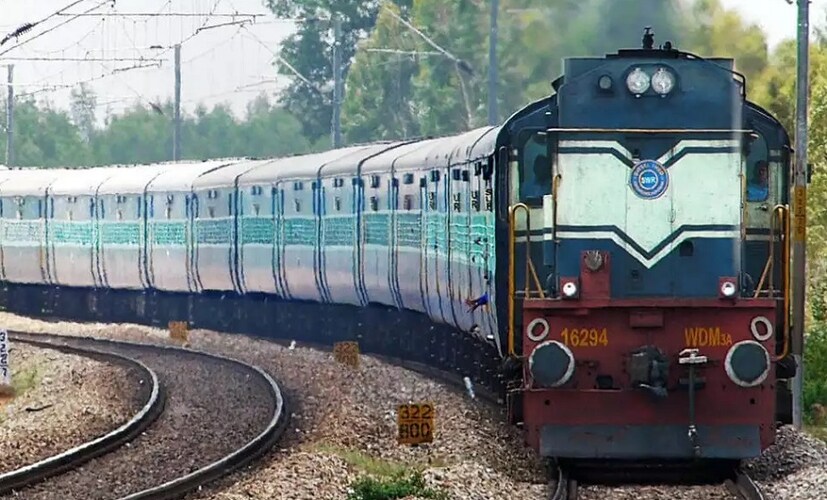 বর্তমানে রেল বোর্ডের চেয়ারম্যান বি কে যাদব জানিয়েছেন পণ্য শুল্কের দাম কিছুটা কমানোর ইঙ্গিত দিয়েছে ৷ রিপোর্টে জানা গিয়েছে, নেট রেভিনিউ সরপ্লাস ৬৬ শতাংশ পর্যন্ত কমে গিয়েছে ৷ এই বছর ২০১৬-১৭ সালে ৪৯১৩ কোটি টাকা ছিল যা ২০১৭-১৮ সালে কমে ১৬৬৫.৬১ কোটা টাকা হয়ে গিয়েছে ৷ 