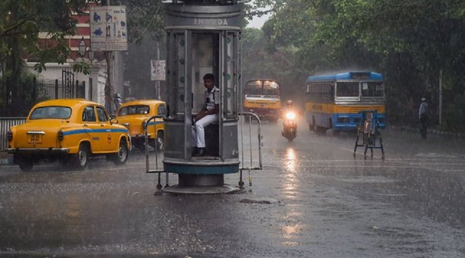 শুক্রবার থেকে ঘন কুয়াশা রাজ্যজুড়ে। শুক্রবারে দার্জিলিং, কালিম্পং, জলপাইগুড়ি, কোচবিহার ও আলিপুরদুয়ারে দু’এক পশলা বৃষ্টির পূর্বাভাস।শুক্র-শনি ঘন কুয়াশা রাজ্যজুড়ে। দু’ এক জায়গায় দৃশ্যমানতা কমে আসবে ২০০ মিটারের কাছাকাছি। সড়ক পরিবহনে সতর্কতামূলক পরামর্শ আলিপুর আবহাওয়া দফতরের। শুক্রবার থেকে ঘন কুয়াশা রাজ্যজুড়ে। শুক্রবারে দার্জিলিং, কালিম্পং, জলপাইগুড়ি, কোচবিহার ও আলিপুরদুয়ারে দু’এক পশলা বৃষ্টির পূর্বাভাস।শুক্র-শনি ঘন কুয়াশা রাজ্যজুড়ে। দু’ এক জায়গায় দৃশ্যমানতা কমে আসবে ২০০ মিটারের কাছাকাছি। সড়ক পরিবহনে সতর্কতামূলক পরামর্শ আলিপুর আবহাওয়া দফতরের।