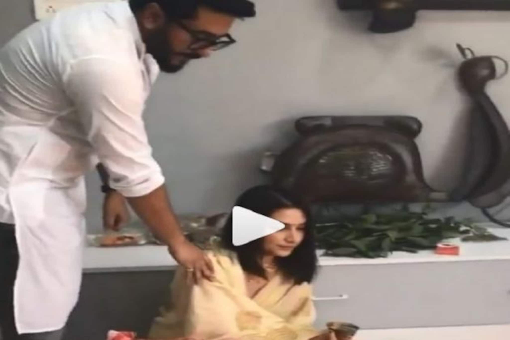 কী কী হল রাজ-শুভশ্রীর সরস্বতীয় পুজোয়? দেখে নিন ভিডিও