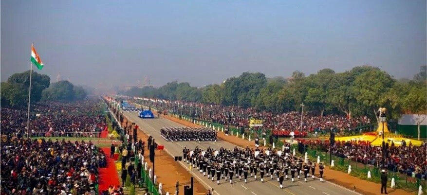 শক্তি প্রদর্শন মাটিতেও। দেখা গেল সেনার টি-৯০ যুদ্ধ ট্যাঙ্ক ভীষ্ম ও কুচকাওয়াজে কে-৯ ‘বজ্র’ ট্যাঙ্ক। কুচকাওয়াজে প্রদর্শিত হয় ক্ষেপণাস্ত্র ‘আকাশ’। শক্তি প্রদর্শন মাটিতেও। দেখা গেল সেনার টি-৯০ যুদ্ধ ট্যাঙ্ক ভীষ্ম ও কুচকাওয়াজে কে-৯ ‘বজ্র’ ট্যাঙ্ক। কুচকাওয়াজে প্রদর্শিত হয় ক্ষেপণাস্ত্র ‘আকাশ’।