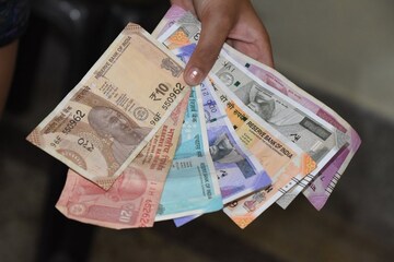 এই শেয়ার কিনেছেন তাহলে জলে গেল টাকা, ১ লক্ষ টাকার মূল্য দাঁড়াল মাত্র ৫০০০