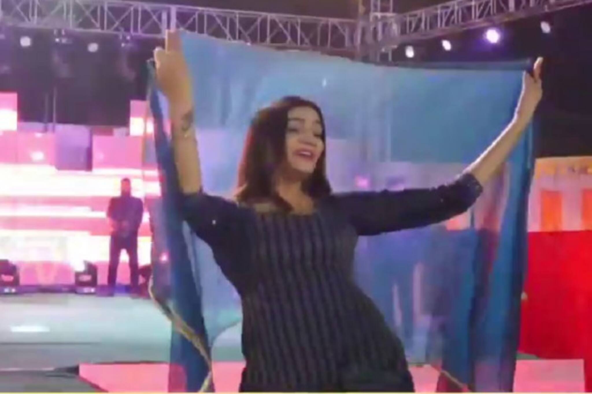 কখনও ঠুমকা, কখনও চোখের ইশারা,ঝড়ের গতিতে ভাইরাল স্বপ্না চৌধুরির নতুন ডান্স ভিডিও