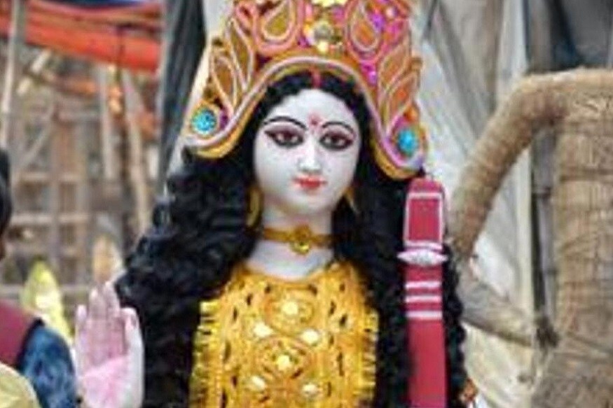 বাগ দেবীর আরাধনা। বাঙালির ভ্যালেনটাইন্স ডে। স্কুলে কলেজে সরস্বতীর পুজোর আয়োজন। মিলে গেল আবহাওয়া দফতরের পূর্বাভাস। সকাল থেকেই তুমুল বৃষ্টি রাজ্যজুড়ে। আকাশের মুখ ভার। আনন্দ মাটি হওয়ার আশঙ্কা। বাগ দেবীর আরাধনা। বাঙালির ভ্যালেনটাইন্স ডে। স্কুলে কলেজে সরস্বতীর পুজোর আয়োজন। মিলে গেল আবহাওয়া দফতরের পূর্বাভাস। সকাল থেকেই তুমুল বৃষ্টি রাজ্যজুড়ে। আকাশের মুখ ভার। আনন্দ মাটি হওয়ার আশঙ্কা।
