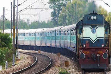 Railway Jobs: ক্লাস টেন পাস করেছেন ৫০ % নম্বর নিয়ে, আপনাদের জন্য চাকরির সুযোগ