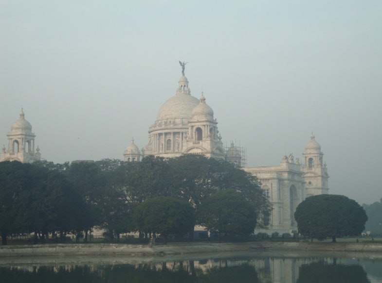 দু'তিনদিনের জন্য কলকাতার তাপমাত্রা ১৩ ডিগ্রির কাছাকাছি পৌঁছে যেতে পারে। আজ কলকাতায় সর্বনিম্ন তাপমাত্রা ১৬.৫ ডিগ্রি সেলসিয়াস। দু'তিনদিনের জন্য কলকাতার তাপমাত্রা ১৩ ডিগ্রির কাছাকাছি পৌঁছে যেতে পারে। আজ কলকাতায় সর্বনিম্ন তাপমাত্রা ১৬.৫ ডিগ্রি সেলসিয়াস।
