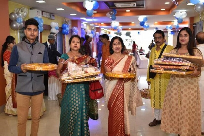 মামাবাড়ি ভারী মজা কিল, চড় নেই ৷ অয়নজিতের মামা বাড়ি থেকে এসেছে অন্নপ্রাশনের তত্বও ৷ সংগৃহীত ছবি ৷